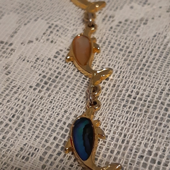 Womans Rainbow Abalone Gold Tone Dolphin Bracelet 8.5" Long - Picture 9 of 9